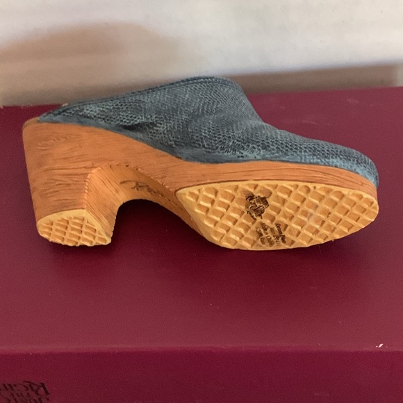 Just the Right Shoe - New - Picture 6 of 7